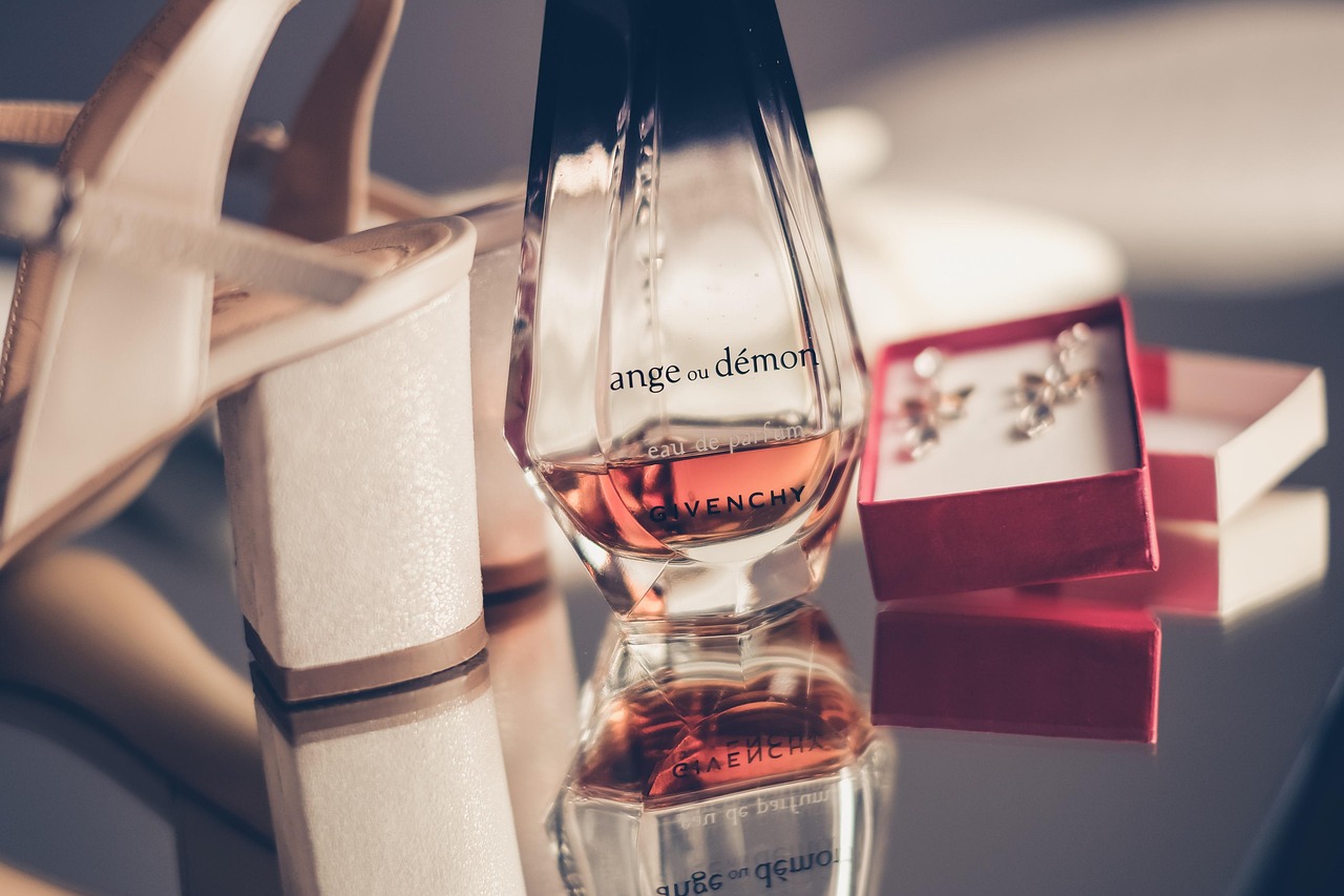 Etude sur le thème des parfums : 195€